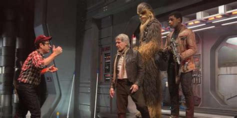 first look at star wars the force awakens deleted scenes