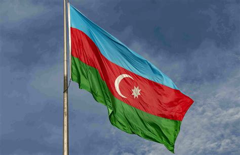 azerbaycan bayragi ve anlami turkau