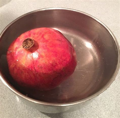 how to eat a pomegranate soak in water howto