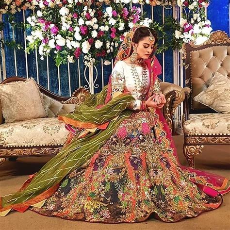 pakistani celebrities mehndi dresses and make up bridal