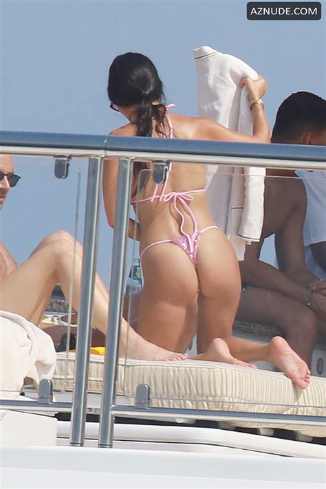 kendall jenner and kourtney kardashian sexy on a yacht in antibes