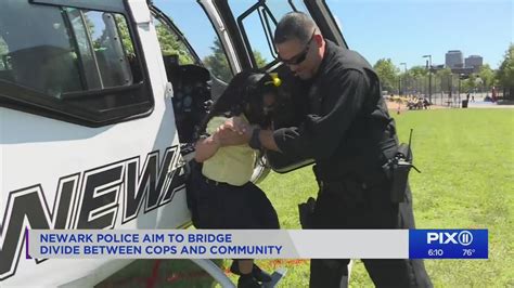 Newark Officers Reach Out To Community Youtube