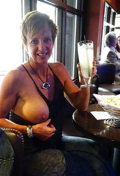 Cougar Hot Moms Flashing Tits For Fun 25 Pics Xhamster