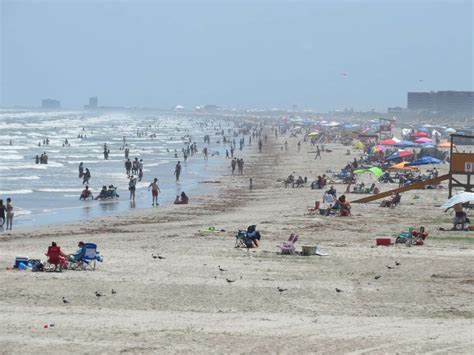 jungle    show crowded port aransas beach  texas reopens