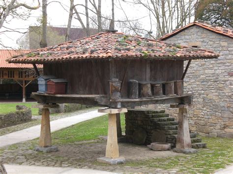 grupoembolicart el horreo asturiano  mueble solidamente construido