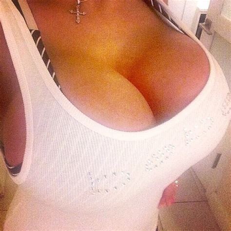 women w big tits in tight shirts babes in snug tops tight