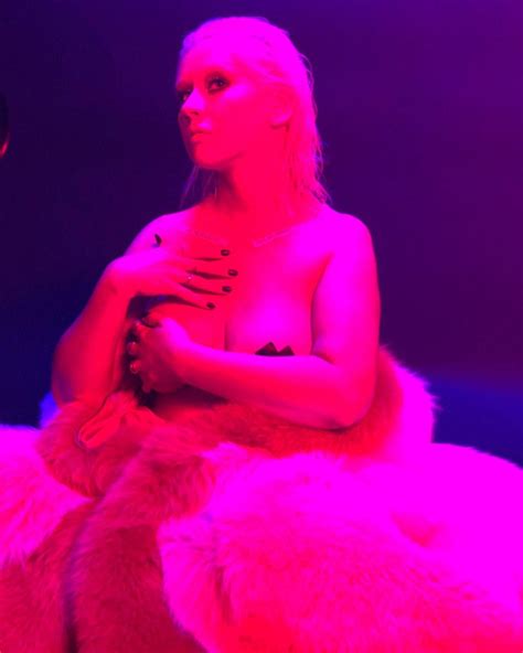 Christina Aguilera Topless Photo Shooting Scandal Planet