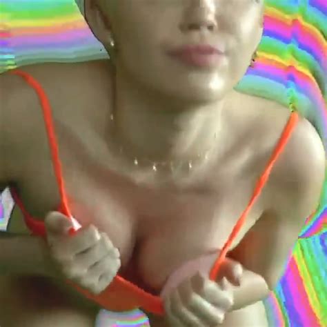 Miley Cyrus Sexy 32 Photos Thefappening