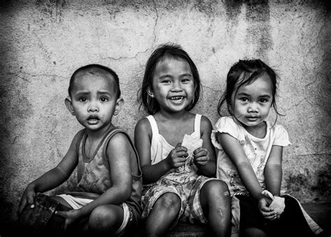 poverty rates  filipinos   regions  borgen project