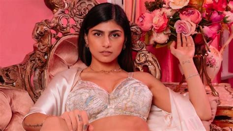 mia khalifa la actriz porno amenazada por isis  lucha por borrar su