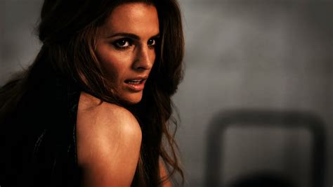 Castle Star Stana Katic S Photoshoot Behind The Scenes