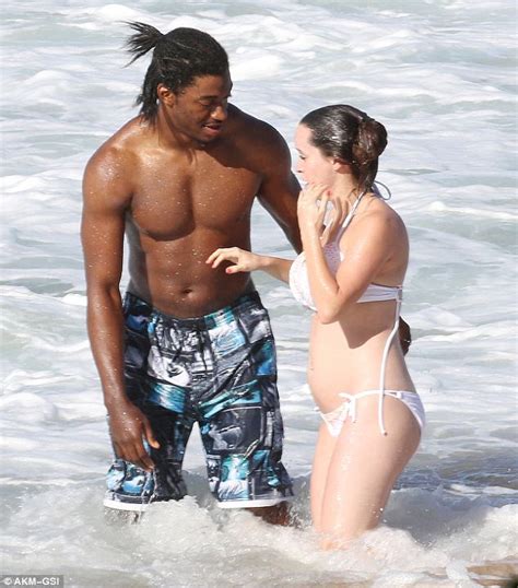 Robert Griffin Iii Escapes From Troubles To A Beach In Hawaii Daily