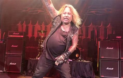 mötley crüe exc reveals truth behind vince neil s sex scene with his gf metalhead zone
