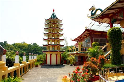 taoist temple shows chinese influence  cebu travel
