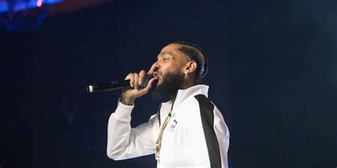 dave east holds vigil in nyc for nipsey hussle complex