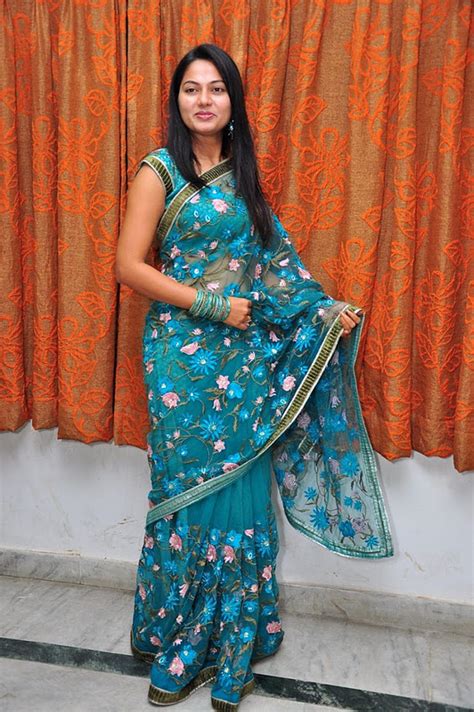 Sexy Actress Gallery Suhasini Actress Cute Blue Saree Pics
