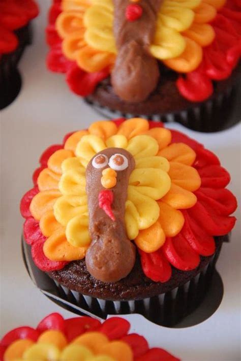 These Elegant Thanksgiving Cupcakes Are The Perfect Feast Ender