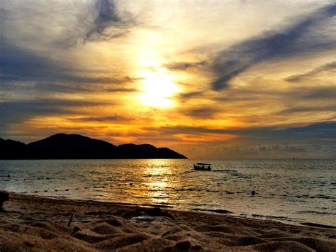 batu ferringhi beach patang malaysia  stop  backpacking