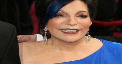 liza minnelli gives surprise performance at a bar daily star