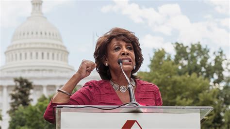 ‘auntie maxine waters goes after trump and goes viral the new york times