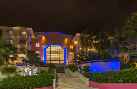 Fachada Noche Nyx Hotel Cancun Continental Voyages
