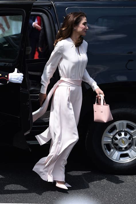 queen rania wore  perfect outfit  visit  white house