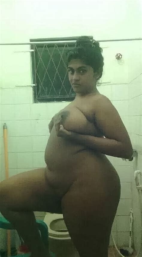 indian chubby mom showing her huge boobs and huge ass 11