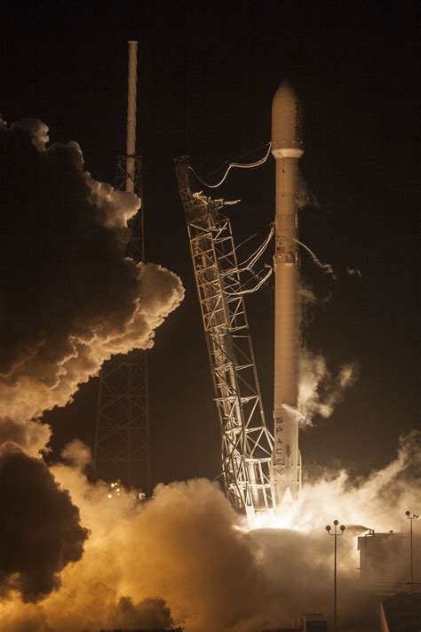 Spacex Releases Close Up Photos Of Falcon 9 S Successful