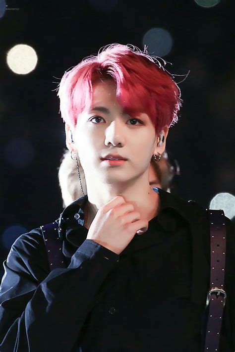 Pin By 유니 On 전정국 Hair Color Pink Shakira Hair Red Hair