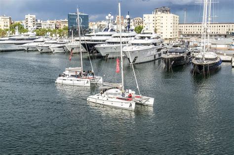 port  yachts  barcelona spain    editorial stock photo image  boats