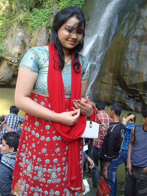 largest entertainement news and photo site in the world dhaka city nice girl huge picture