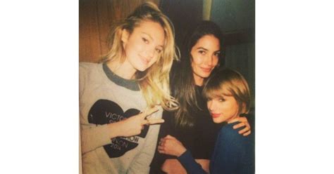 taylor swift publicou algumas imagens da festa do pijama em seu