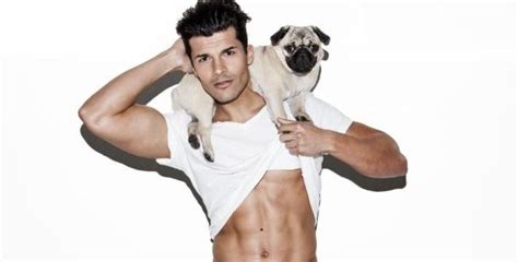 Helmut And Hotties Pug Posing With These Hot Men For Charity Makes Us