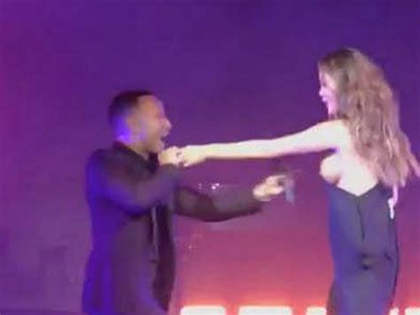 chrissy teigen s nip slip at john legend concert is an epic wardrobe