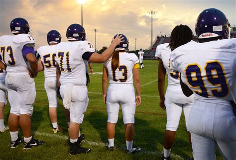 Girl Is Pioneer At Quarterback For Florida High School The New York Times