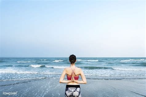 premium image   woman    yoga   beach