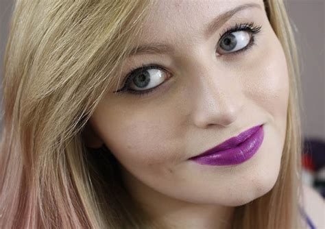 5 rules on how to wear purple lipstick