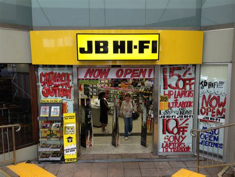 jb  fi voted  consumer electronics retailer  oz