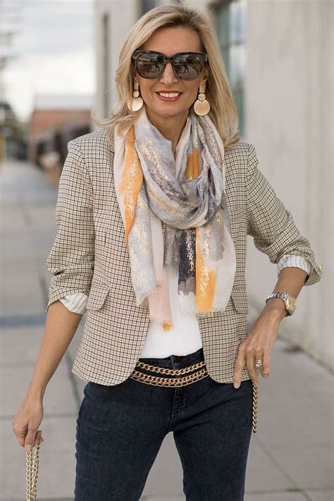 unusual fall outfits ideas for women over 50 to copy right now 26