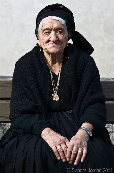 woman in traditional dress 4287 italian christmas traditions