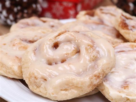 soft and fluffy cinnamon roll cookies