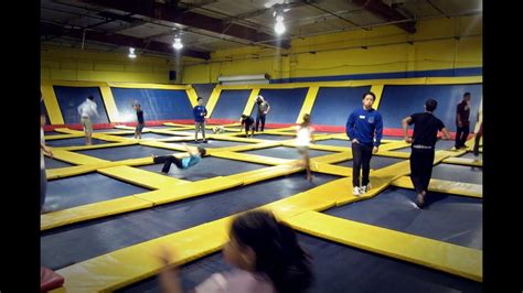 sky high  trampoline place sky zone giant trampoline youtube