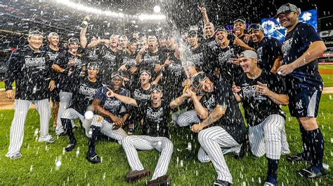 york yankees win  game clinch  division title
