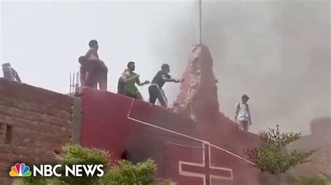 mobs burn churches  pakistan  quran  allegedly desecrated