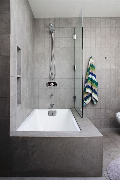 fresh ways  shake      bathtubshower combo apartment therapy