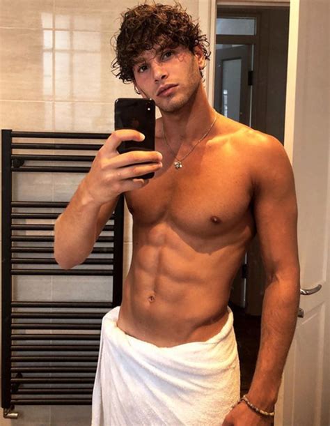 love island s eyal booker puts on very cozy display with lizzie cundy