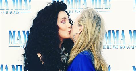 cher and meryl streep kiss at the mamma mia two premiere