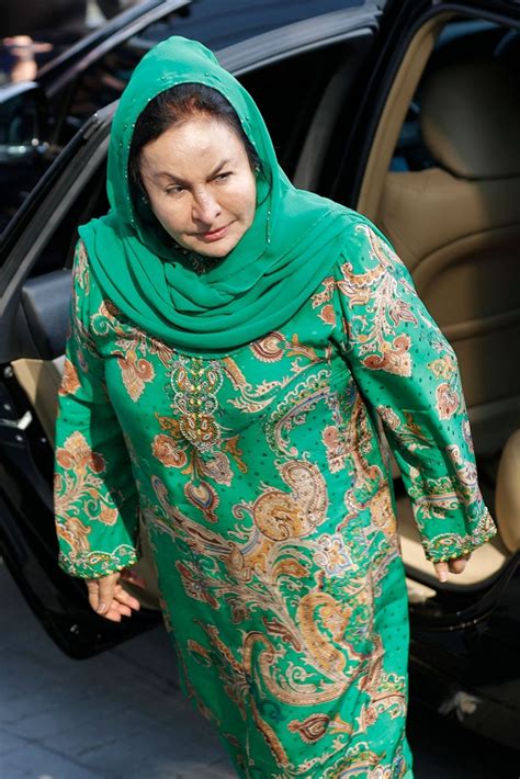 wife of malaysia s ex pm arrives for questions in 1mdb case