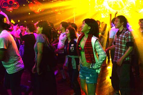 japan lifts 67 year ban on late night dancing in nightclubs daily star