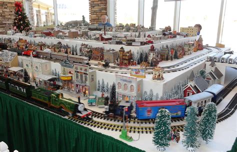 trains   christmas trees model train layouts